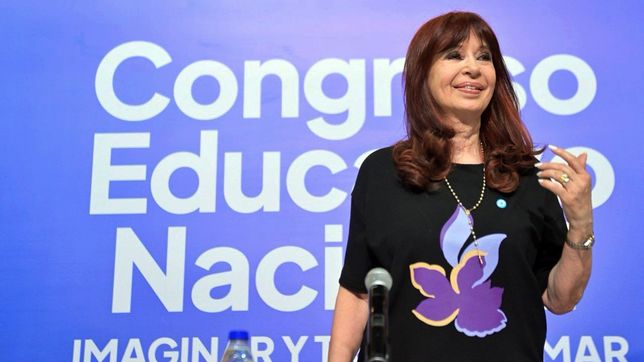 cristina kirchner le pego a la justicia, a javier milei y al peronismo que le dio un cheque en blanco