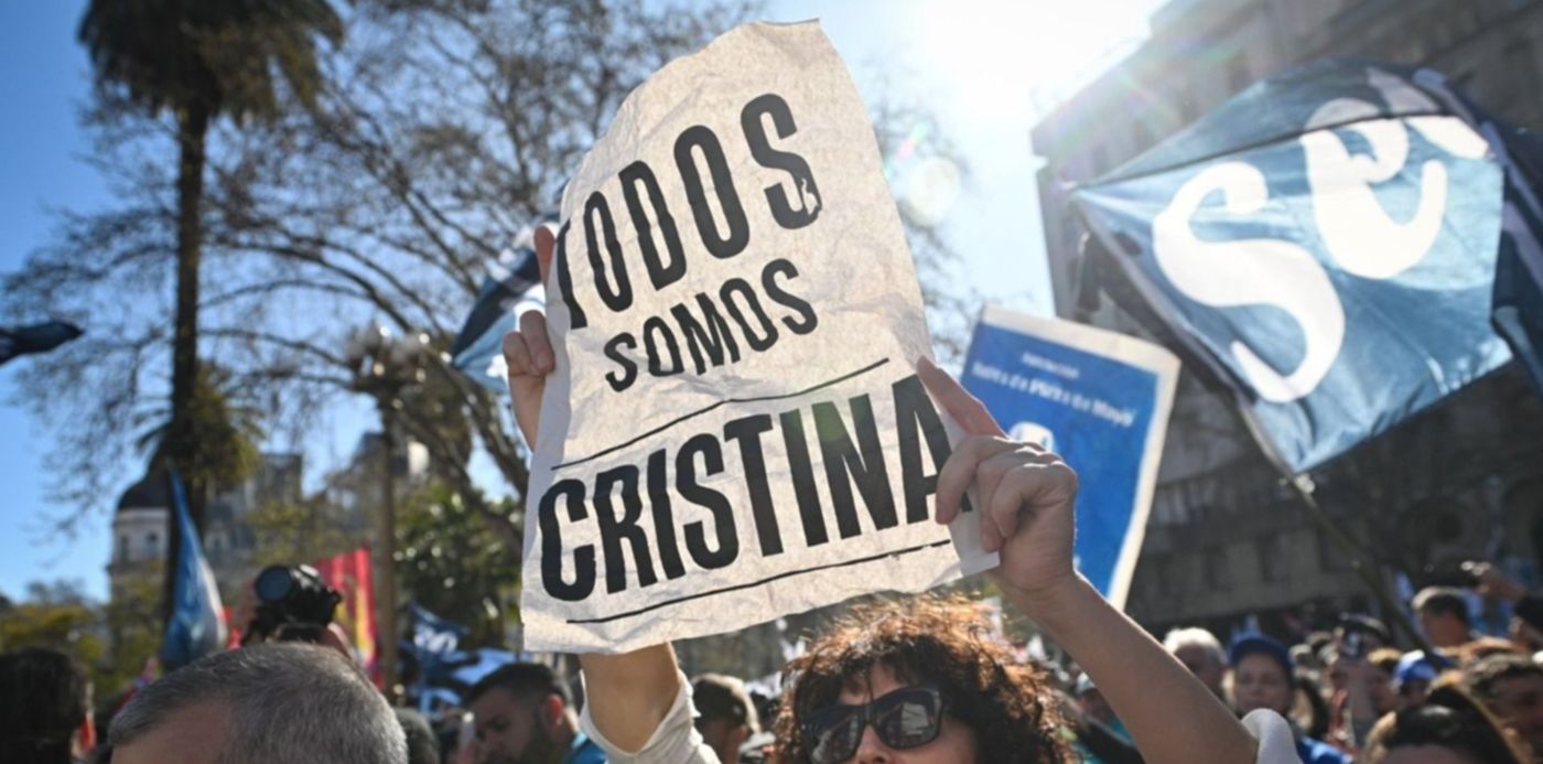 Concentración en Plaza de Mayo para repudiar el atentado contra Cristina Kirchner