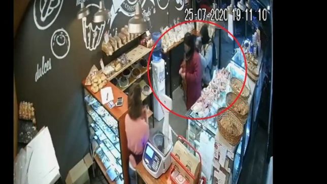 video: robo en una panaderia de la plata, los vecinos lo corrieron y casi lo linchan