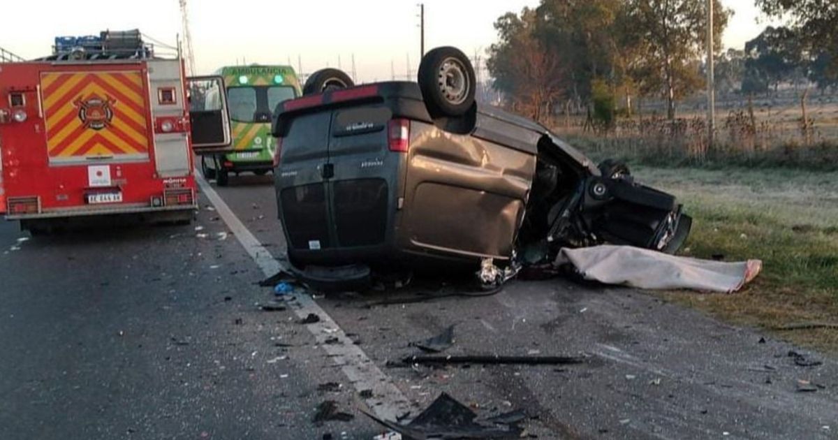 Trágico vuelco en la Ruta 2: un muerto y una persona en grave estado
