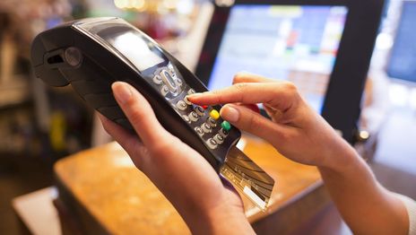 Declaran en rebeldía a un chofer de micros acusado de hacer compras con una tarjeta perdida