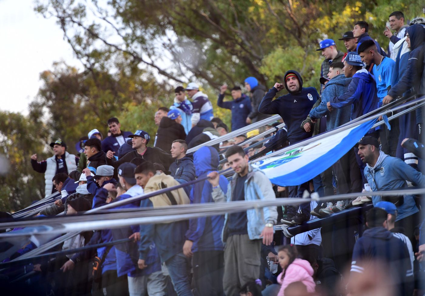 Hinchada Gimnasia (2).jpg
