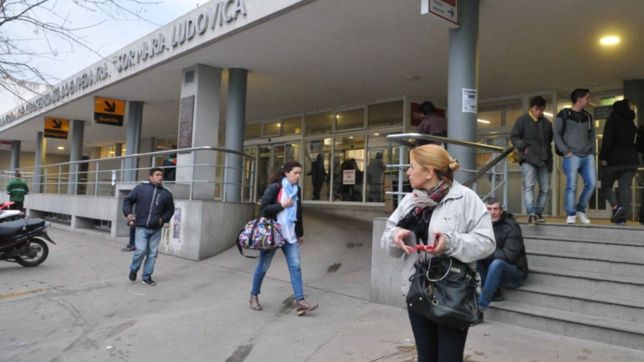 arrancaron las clases y piden utiles para la escuela que funciona en el hospital de ninos