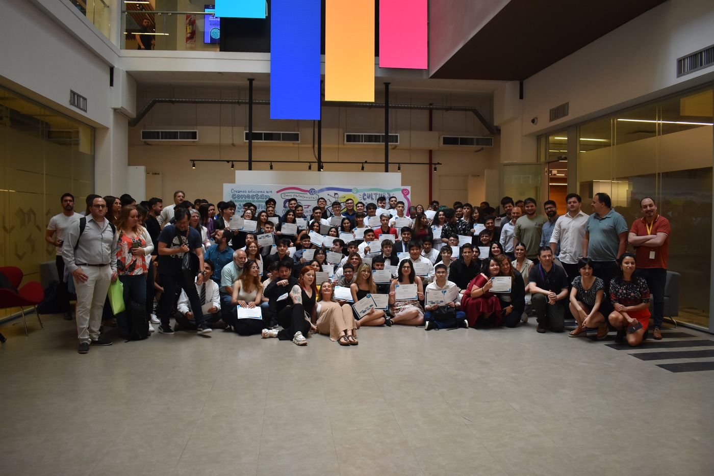 Un grupo de j&oacute;venes que participaron de las capacitaciones de Fundaci&oacute;n Empujar