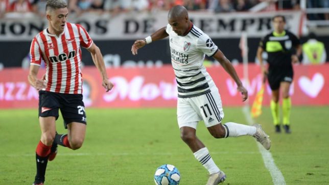 partido intenso y llegadas en los dos arcos en el duelo de estudiantes y river