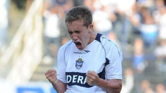 el gesto solidario de pablo de blasis con los empleados de su club que sorprende en espana