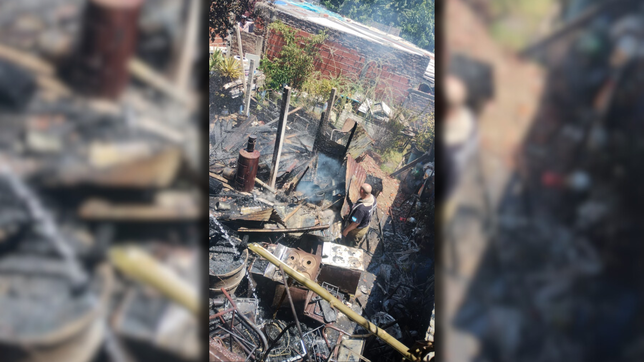 se incendio la casa de un acumulador compulsivo de la plata y las llamas alcanzaron a viviendas linderas