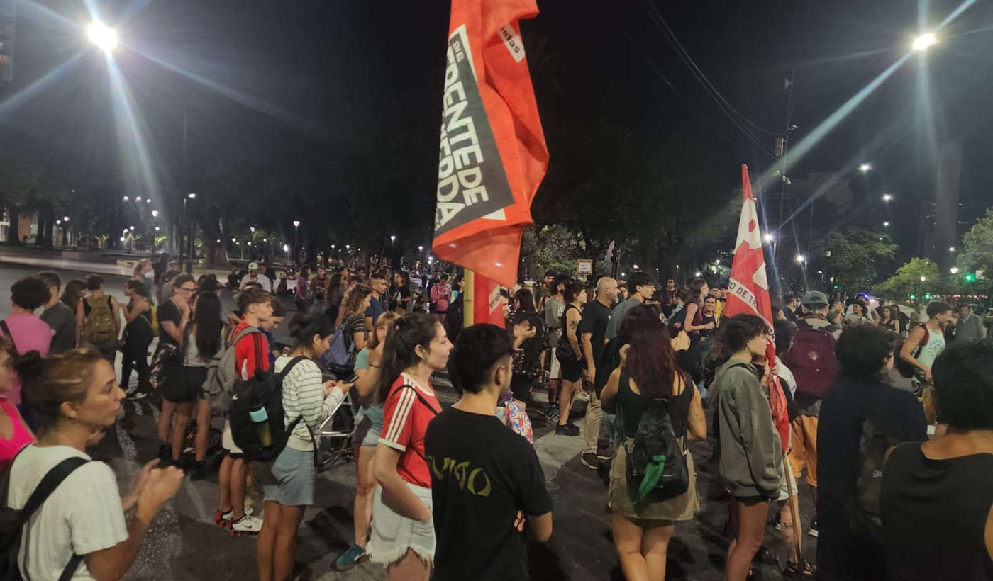 Cacerolazo contra la reforma laboral en 7 y 50