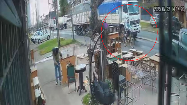 una camara grabo el instante previo al tragico accidente de transito en los hornos