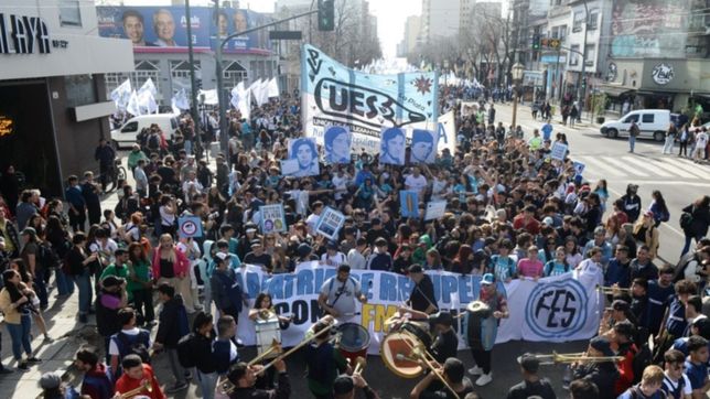 miles de estudiantes movilizaron en la plata para conmemorar la noche de los lapices
