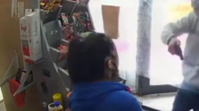video: ladrones armados causaron terror en un super de la plata y asaltaron a la cajera