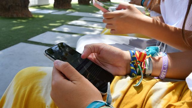 los chicos de mas de 13 anos podran empezar a comprar bonos y acciones de empresas