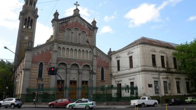 escandalo en una escuela de la plata que se olvido de avisar de un caso de coronavirus