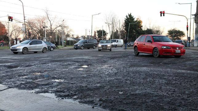 repavimentan una avenida clave para el transito en la zona oeste de la plata