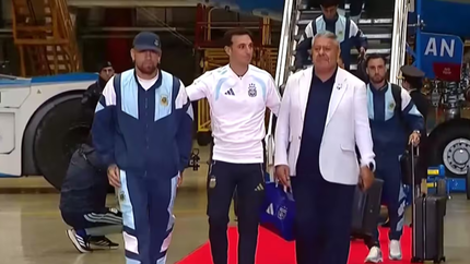Con granaderos y una alfombra roja, así recibieron a la Selección en Ezeiza