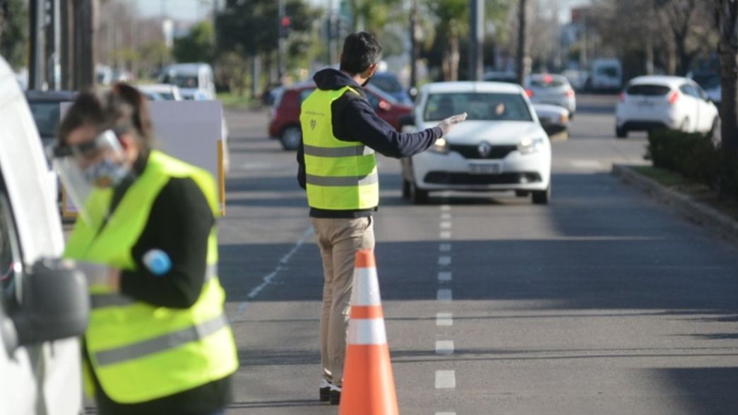 Controles en La Plata: detectaron casos sospechosos y 1.000 no tenían el permiso