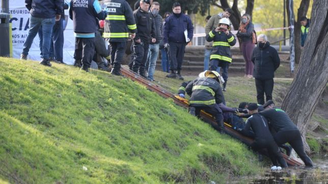 encontraron el cuerpo de un hombre flotando en el lago del parque saavedra