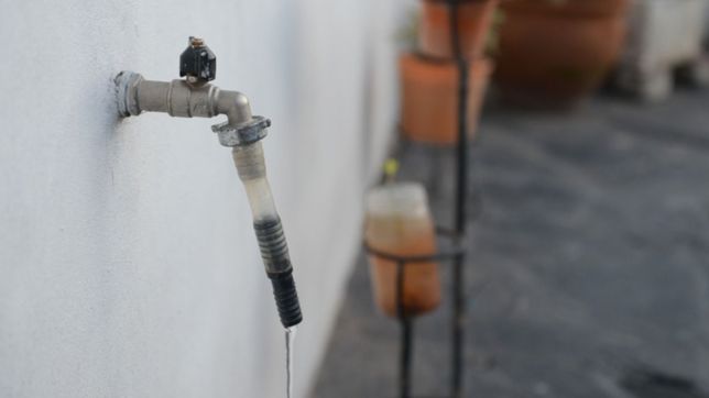 absa realizara trabajos sobre una caneria y podria faltar agua en un sector de los hornos