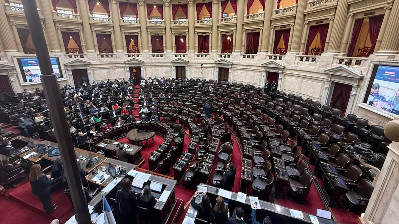 El oficialismo logró posponer la interpelación de Manel Adorni en Diputados