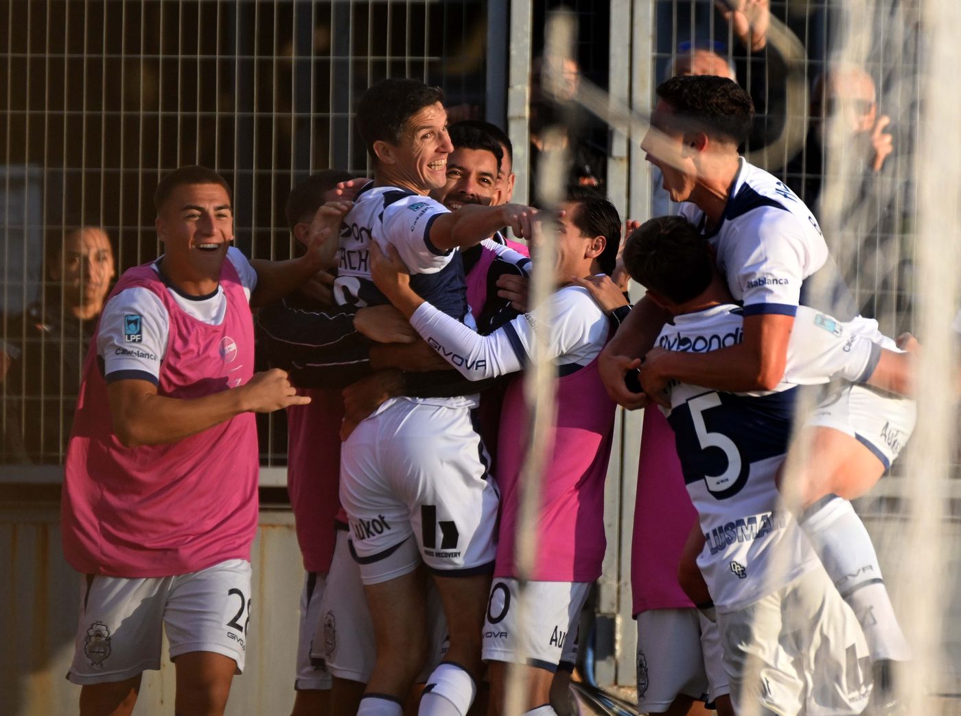 Gimnasia Argentinos festejo gol
