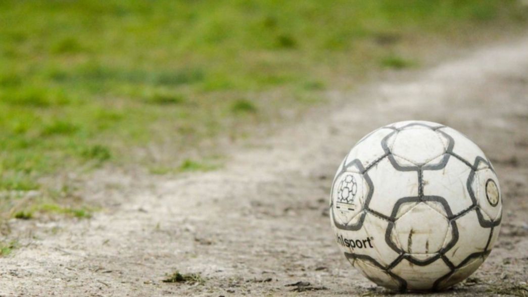 Un futbolista amateur de 52 años murió mientras jugaba un partido