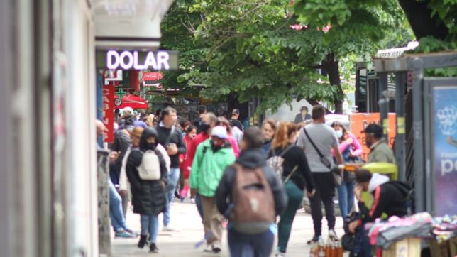 el dolar blue no para de subir y en la plata cerro la semana a mas de $200