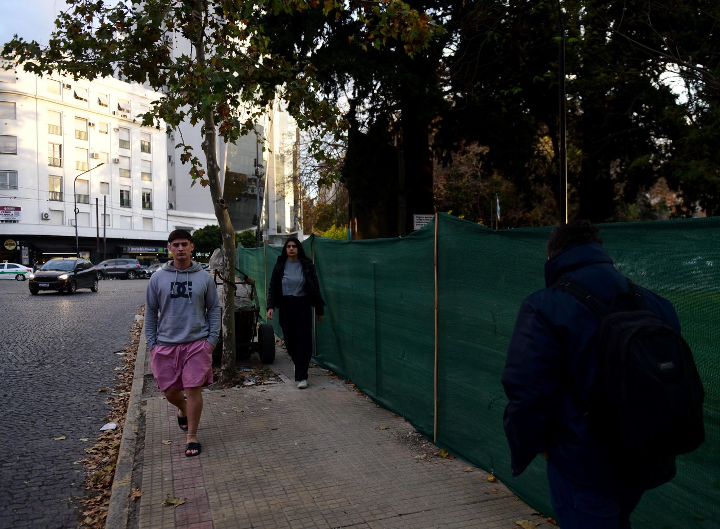 El último sábado, la Municipalidad de La Plata cerró completamente la Plaza Italia para este lunes poner en marcha la remodelación del espacio público.