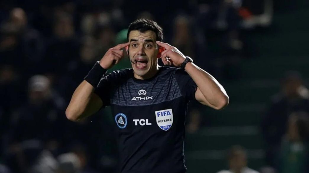 Cómo le fue a Estudiantes con Leandro Rey Hilfer, el árbitro de la final del Trofeo de Campeones