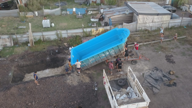 asi fue el operativo en la megatoma de los hornos para recuperar la pileta robada