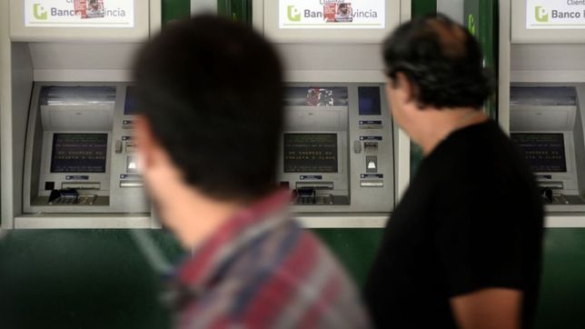 paro bancario en todo el pais: ¿que tramites se pueden hacer y donde sacar plata?