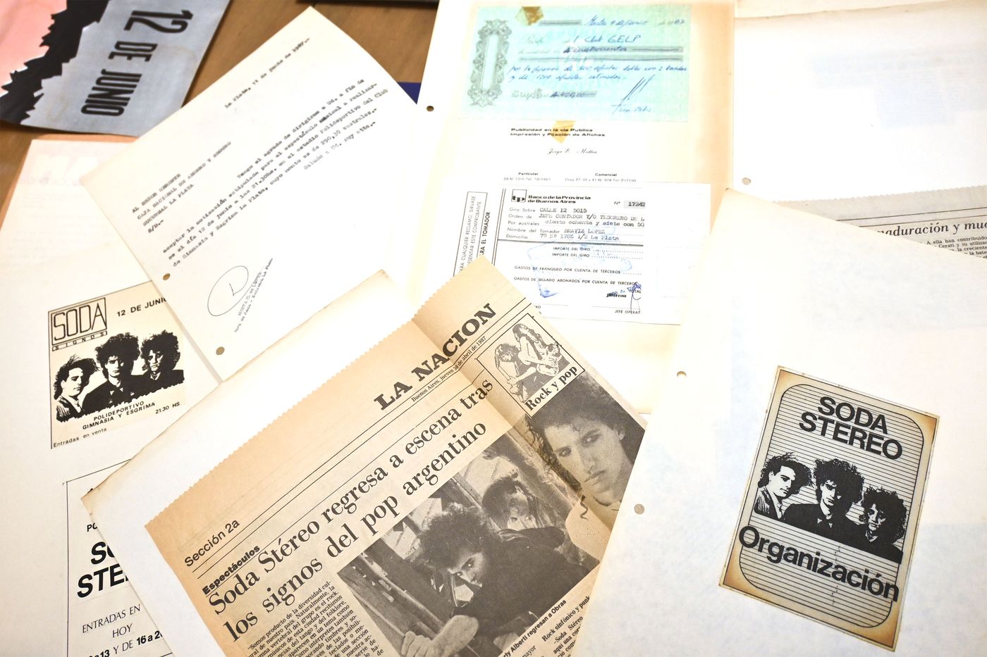 Todos los documentos, contratos, notas y recuerdos de aquel junio de 1987 permanecen intactos en la casa de Pablo Braviz López.