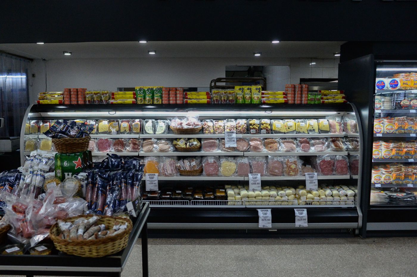 Reinauguración de supermercado El Nene góndolas inflación (1).jpeg