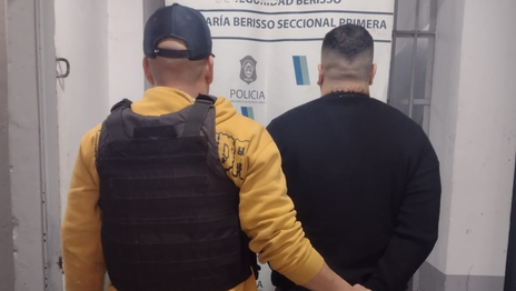 Cayó un hombre acusado de atacar brutalmente a otro con una llave de rueda en Berisso Cayó un hombre acusado de atacar brutalmente a otro con una llave de rueda en Berisso