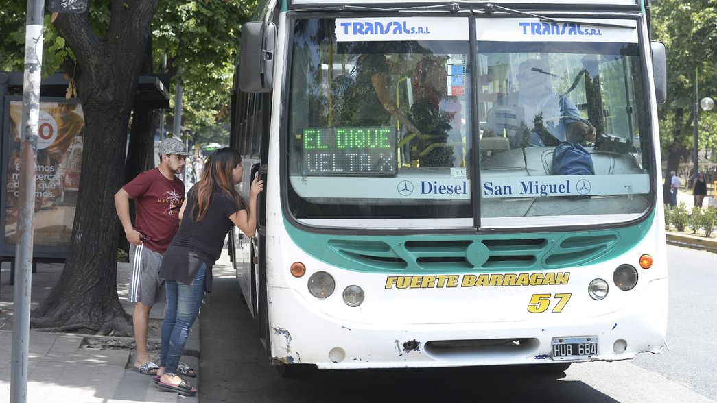 Ya rigen los nuevos precios de los boletos de micro y tren en La Plata