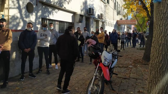 exploto la demanda y hubo largas colas por un puesto como chofer de patrulleros