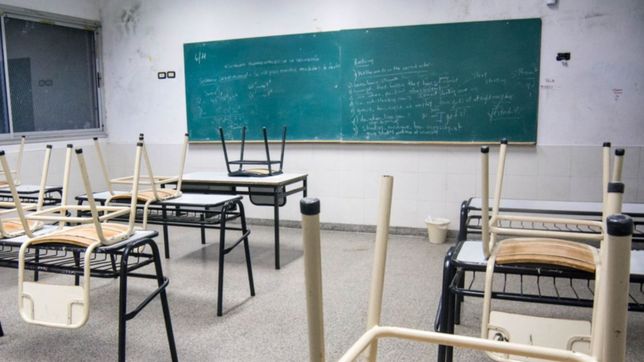 auxiliares van al paro este lunes y complican las clases en la plata