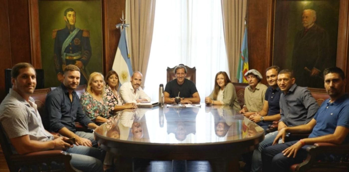 Garro con delegados