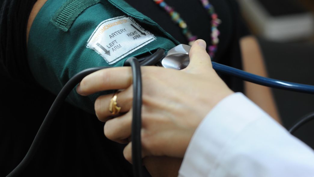 Médicos de La Plata intimaron a IOMA por una deuda y amenazan con cortar la prestación