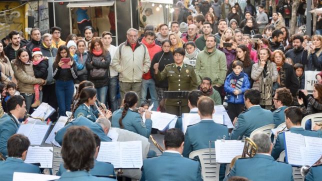 video: la banda del servicio penitenciario copo calle 8 e hizo bailar a los platenses