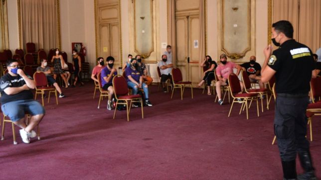 cursos de rcp, protocolos sanitarios y bomberos: capacitan a los creadores de munecos