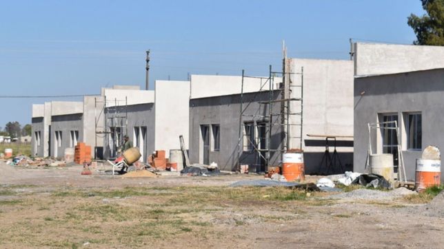 la provincia apunto a la plata por no ceder terrenos para viviendas sociales