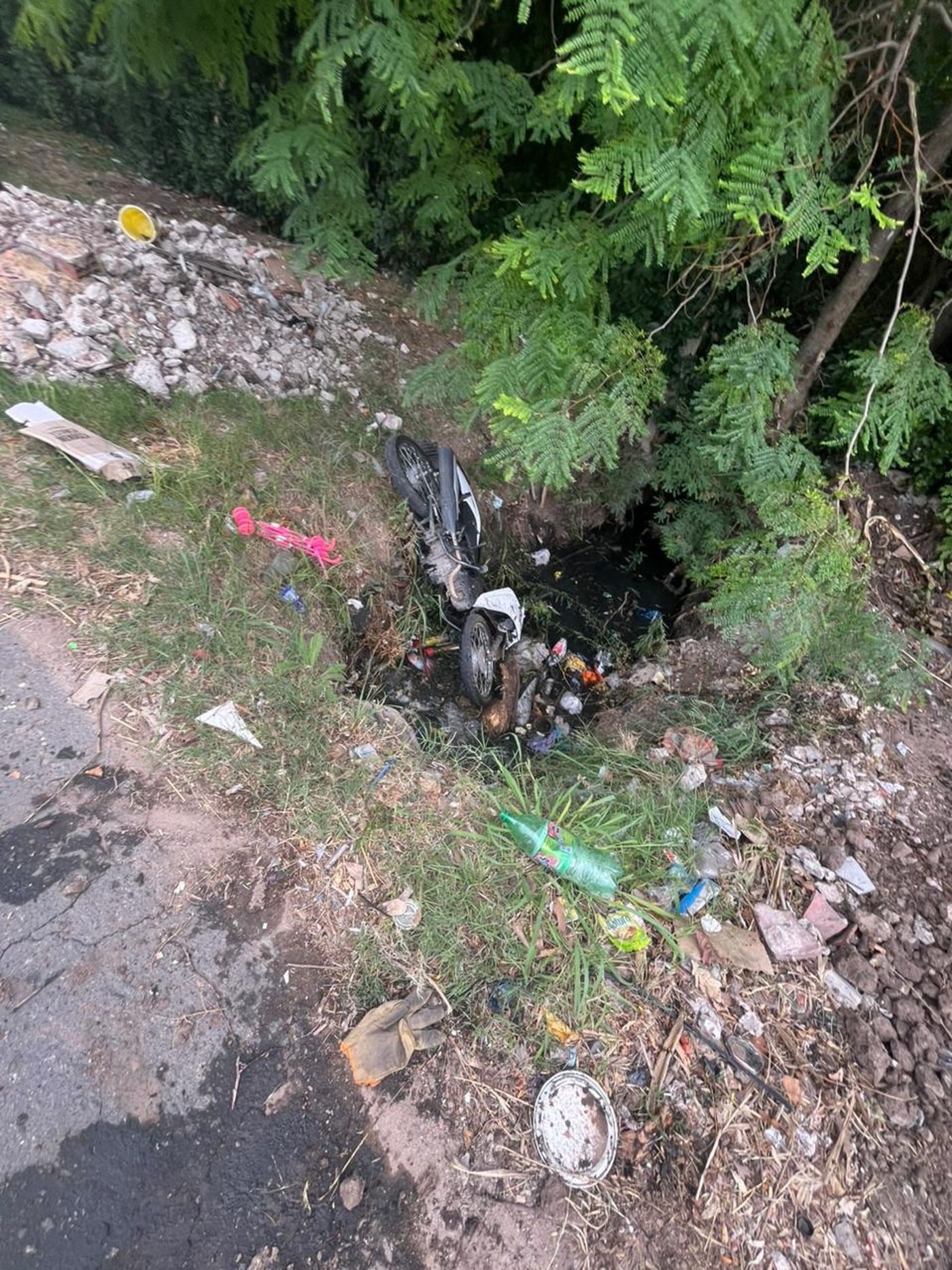 Los j&oacute;venes fueron detenidos en un zanj&oacute;n tras escapar de un control policial en La Plata