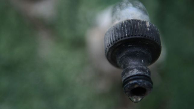 una amplia zona de la plata con baja presion agua por obras de absa