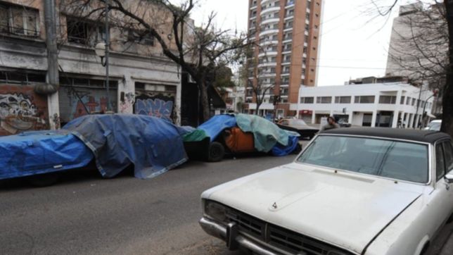 se van a compactar autos abandonados, quemados y desmantelados acumulados en las calles de la plata