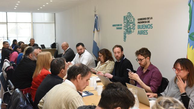 provincia reprogramo las paritarias con los docentes