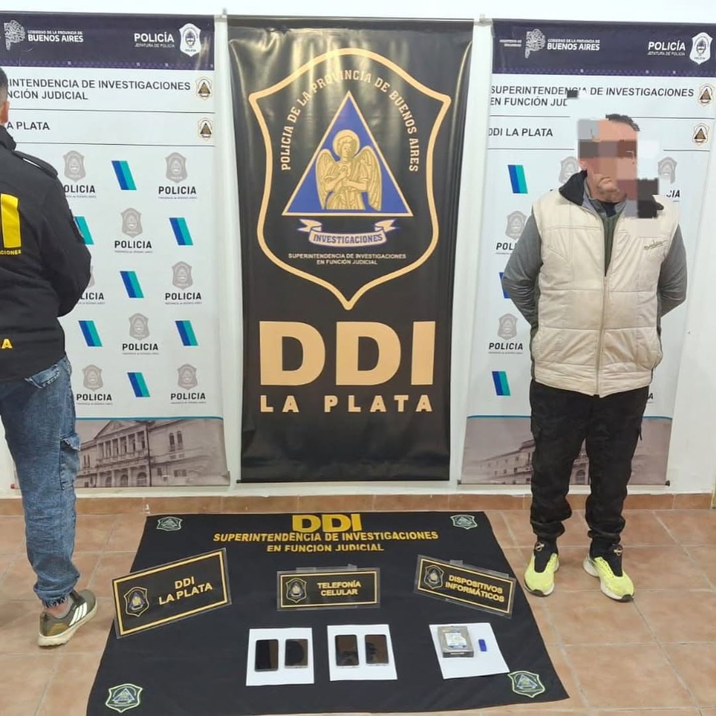El expolicía de La Plata enfrenta severos cargos de 
