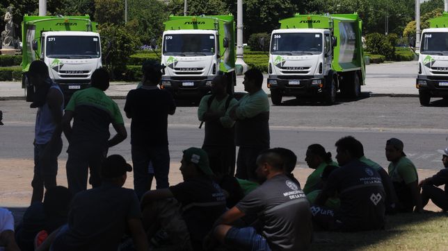 vecinos de un barrio de la plata aseguran que tienen basura acumulada desde septiembre