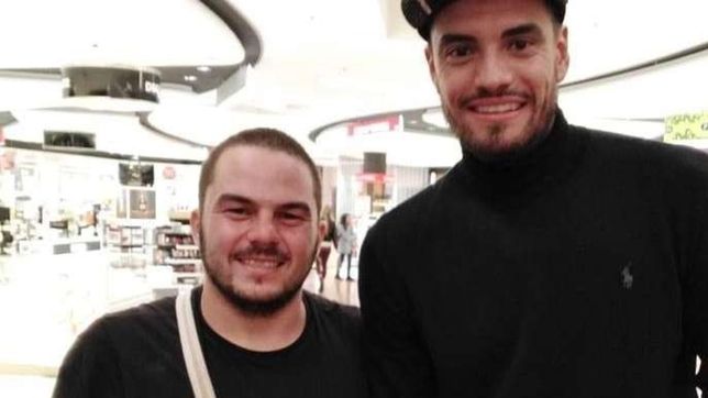 el desopilante momento de un borracho que creyo saludar a marcos rojo y no era