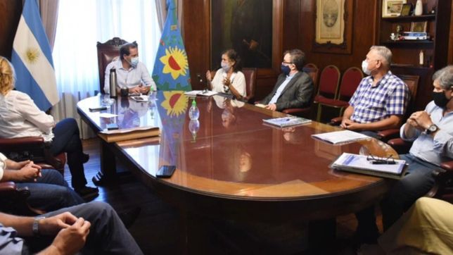 garro recibio a vecinos de la plata preocupados por la contaminacion del arroyo rodriguez