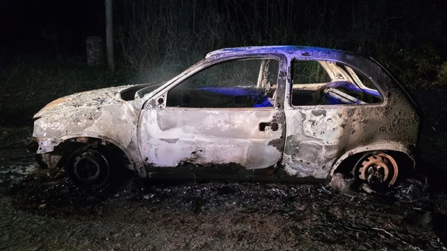 detuvieron a una pareja de la plata que simulo un robo y prendio fuego el auto para cobrar el seguro